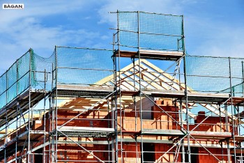Zabezpieczenia na budowie - siatka pod wymiar do zabezpieczenia budowy i placów budowlanych